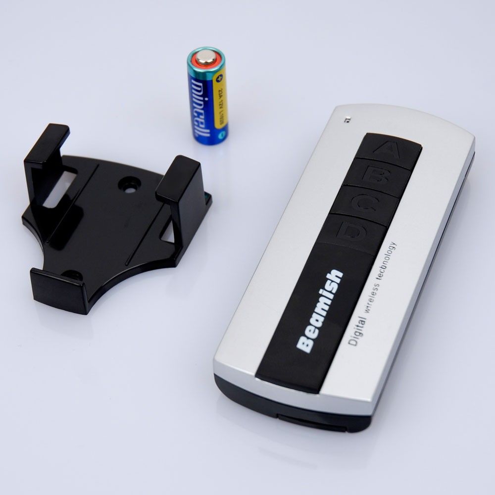 Funk-Kontroller mit Fernbedienung und Halterung, batteriebetrieben für kabellose Steuerung.