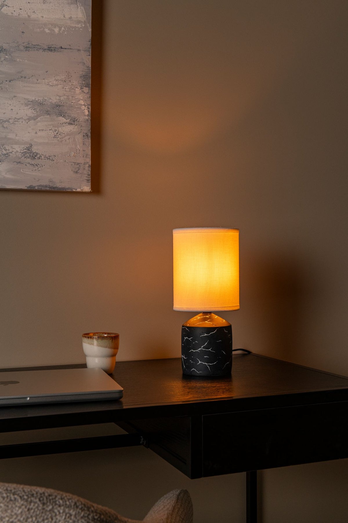 Tischleuchte Fran mit Keramikfuß und Stoffschirm (3)