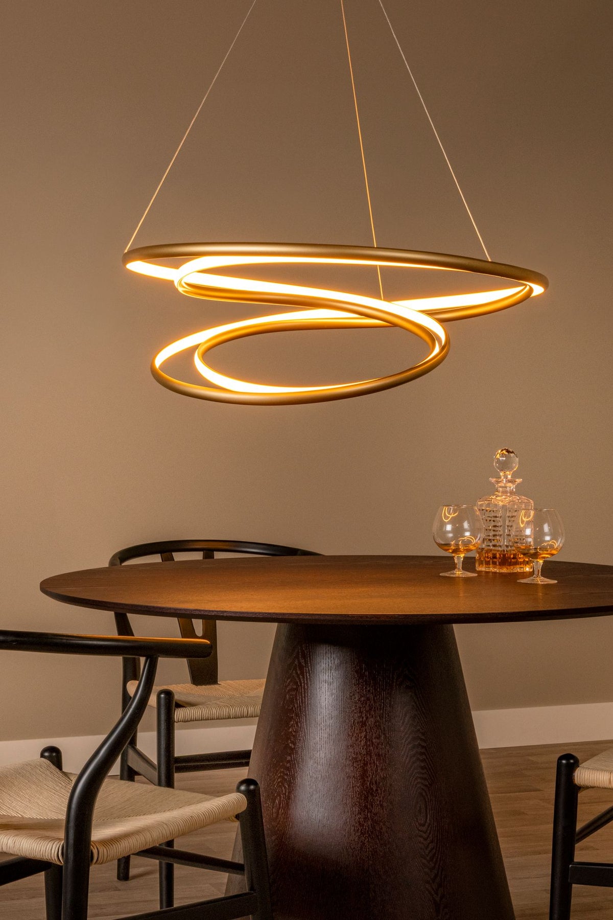 LED-Pendelleuchte Sardana dimmbar Warmweiß Messing Ø80cm (1)