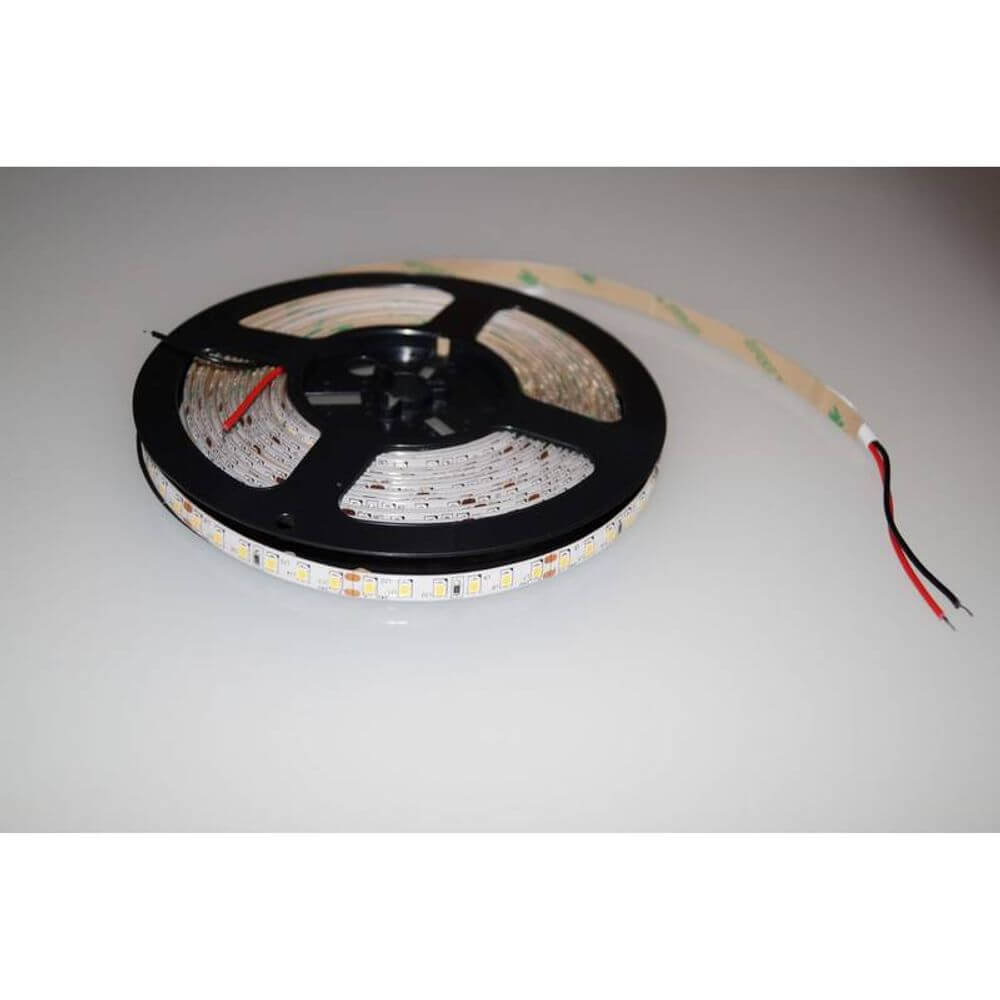 5m LED-Strip 9,6 W/m Kaltweiß IP63 auf einer Rolle, ideal für einfache Montage und hohe Farbwiedergabe.