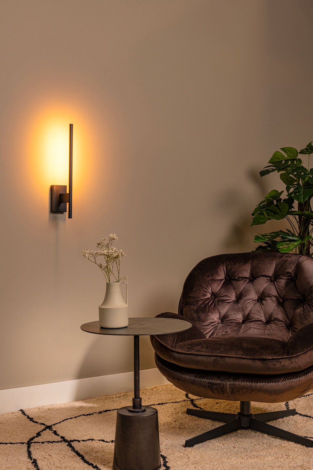 LED-Wandleuchte Finan mit USB-Ladeanschluss Schwarz 48cm (1)