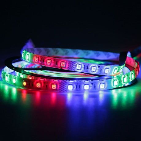 7.2 W/m RGB 12V 5m LED-strip in vibrant colors, glowing against a dark background.