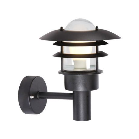 LØnstrup 22 utendørs vegglampe i svart med elegant design for et stilfullt uteområde.