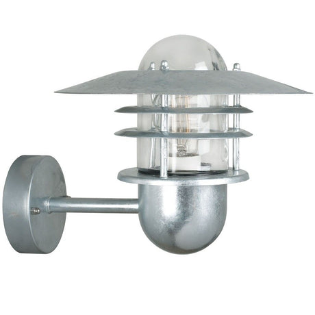 Agger buitenwandlamp zink – traditionele buitenwandlamp van verzinkt staal, geschikt voor spaarlampen.