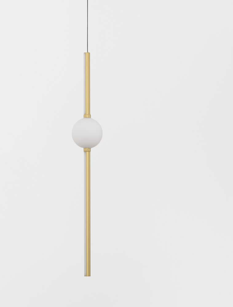 Elegante Acrobat LED Pendelleuchte 3000K Schwarz mit minimalistischem Design und kugelförmigem Opalglas.