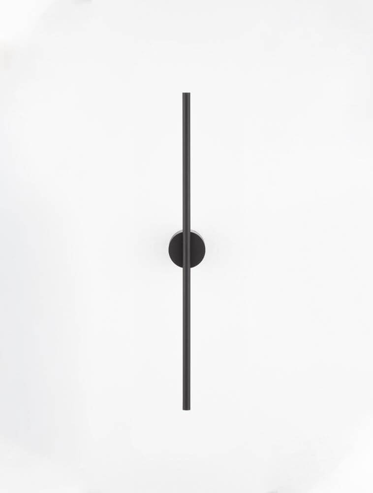 Alt Tag: Aden LED Wandleuchte 3000K Schwarz, schlanke 90 cm matte Aluminium-Wandleuchte, minimalistisches modernes Design