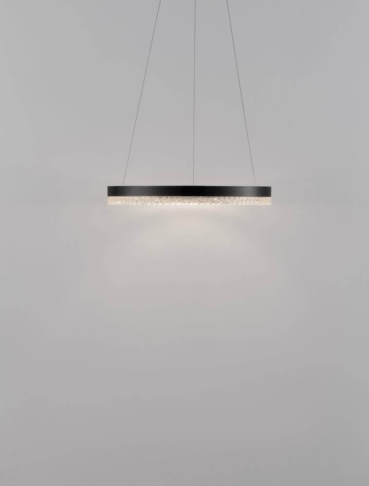 Adria LED Pendelleuchte Ø 40cm 3000K mit mattem, schwarzem Aluminium und gleichmäßiger Lichtverteilung.