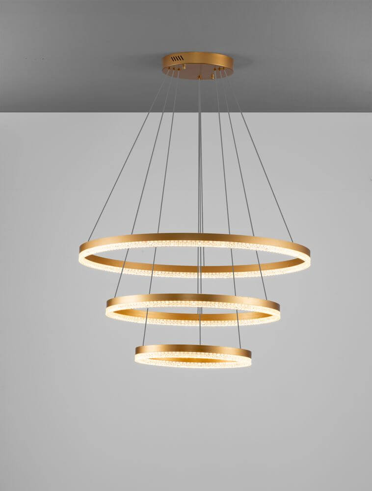 Adria LED Pendelleuchte 3-flammig Ø 80cm in elegantem Gold mit schwebenden Ringen.