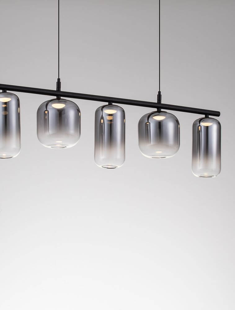 Aelia LED Pendelleuchte Ø 72cm 5-flammig mit rauchgrauem Glas und stilvollem Design, ideal für Wohnzimmer und Küche.