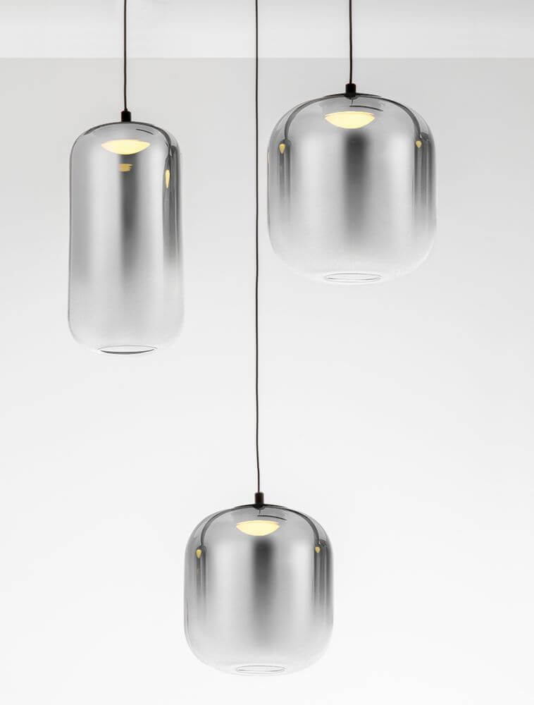 Aelia LED Pendelleuchte 6-flammig Ø 72cm Schwarz, Rauch in modernem Raum mit elegantem Design.