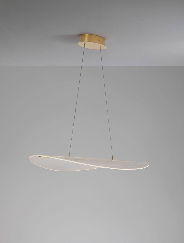 Agos LED Pendelleuchte 3000K, moderne Hängelampe in klarer Form mit goldener Deckenmontage.