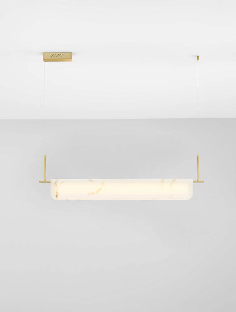 Aider Pendelleuchte 3000K in elegantem Design mit goldfarbenem Aluminium und warmer Lichtatmosphäre.