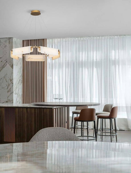 Aider pendant light 5-light Ø 93 cm above a modern kitchen island dining table, gold and white luminaires in an elegant interior