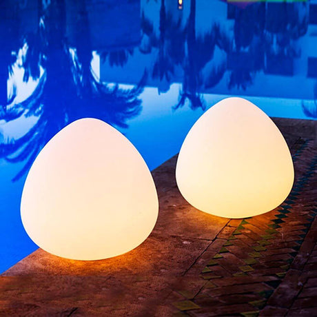 Akumulatorowa LED lampa zewnętrzna Stone XL ze sterowaniem za pomocą aplikacji przy basenie, stylowe oświetlenie ogrodowe.