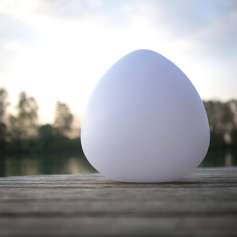 Akku LED-Außenleuchte Stone L in runder Form, ideal für Garten und Poolbeleuchtung.