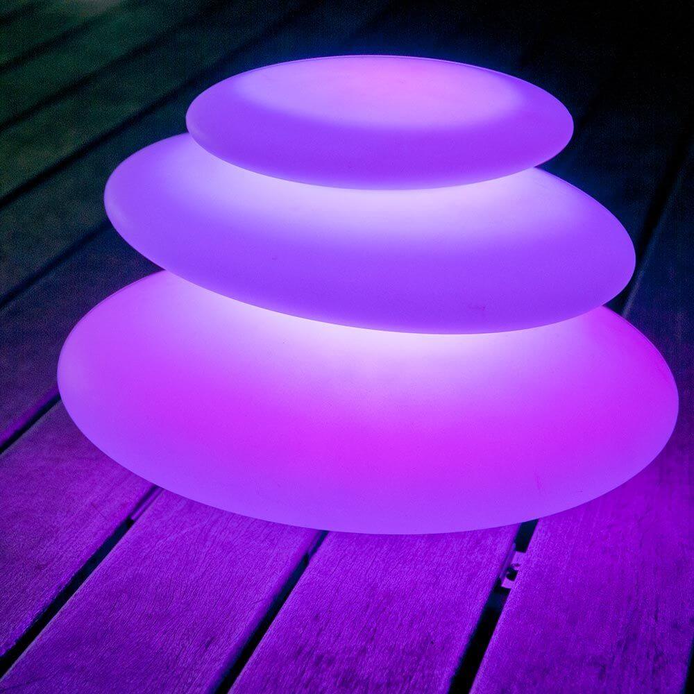 Akku LED Dekolampe Zen in lila, inspiriert von ausbalancierten Steinen, für stimmungsvolles Licht und Design.