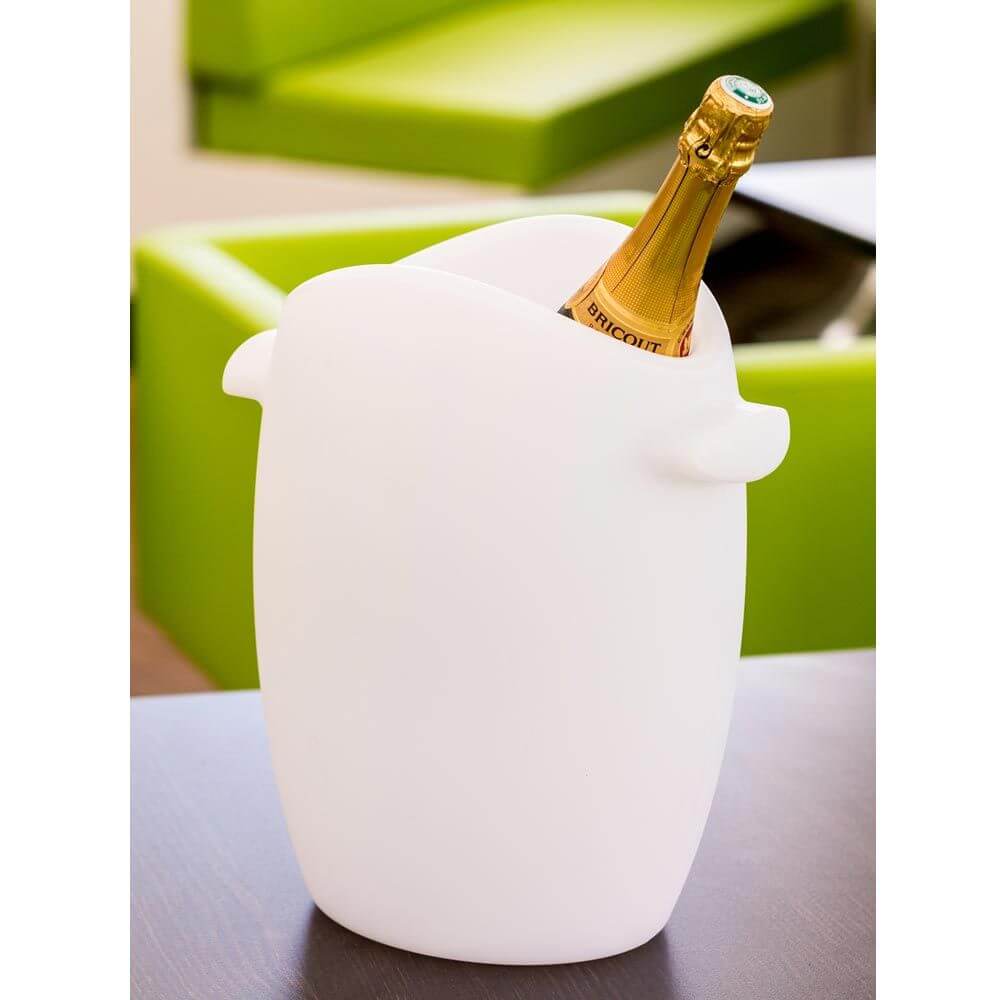 Akku LED-Flaschenkühler FRESH mit einer Flasche Champagner, ideal für Tischservierung