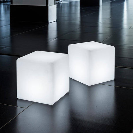 Cubo con batteria LED Cube 35 cm con controllo tramite app, moderno cubo seduta illuminato dal design elegante.