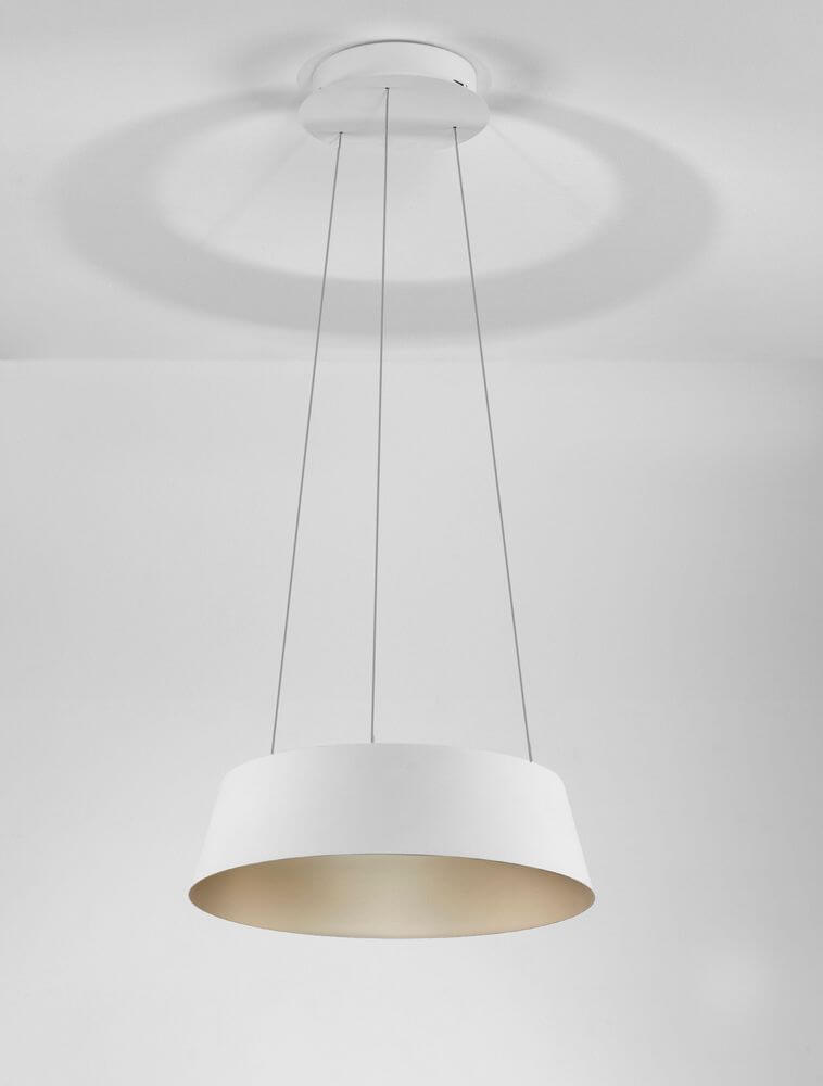 Alba LED Pendelleuchte Ø 42cm 3000K mit klassischem Design und großem Schirm für jeden Raum.