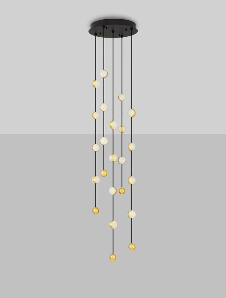 Alcinoe LED Pendelleuchte Ø 38cm mit mehrfach hängenden Lichtquellen für modernes Wohnzimmerdesign.