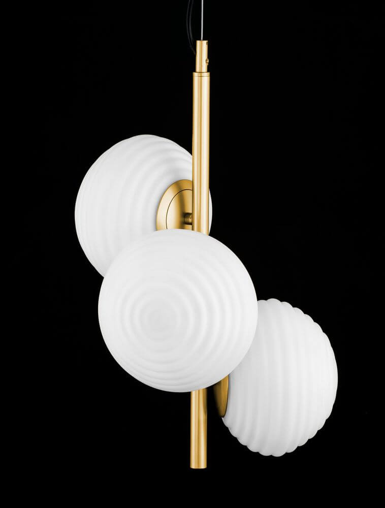 Allen Pendelleuchte 3-flammig Ø 32,5cm mit elegantem, ovalem Leuchtenschirm in stilvollem Design.
