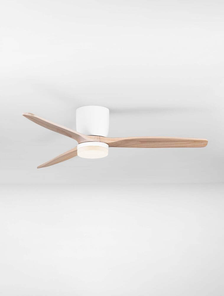 Aloa LED Ventilator Ø 132cm in modernem Design mit Holzblättern und integrierter Beleuchtung.