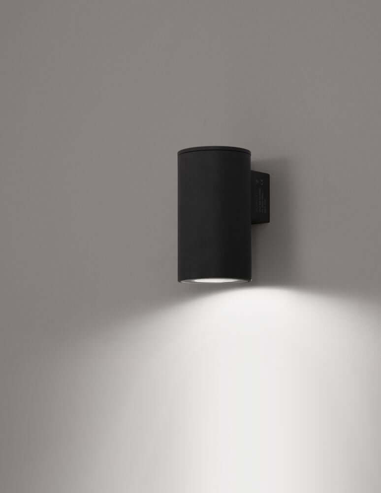 Alp LED Außenwandleuchte 3000K Downlight IP65 in modernem Design für Wandmontage.