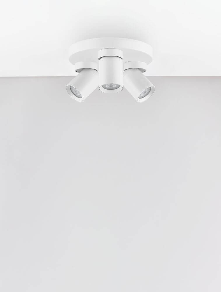 Amecy Deckenleuchte 3-flammig Ø 22cm an der Decke montiert, modernes Design in Weiß.