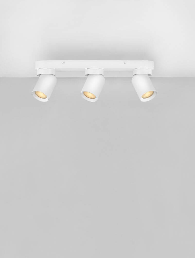 Amecy Deckenleuchte 3-flammig 39x6,5cm mit modernem Design und drei verstellbaren Spots in Weiß.