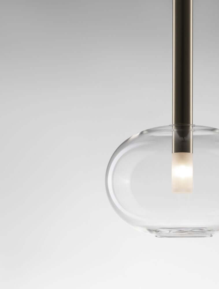 Amelia Pendelleuchte Ø 24cm mit eleganter Metallhalterung und geschmackvollem Glasdesign.
