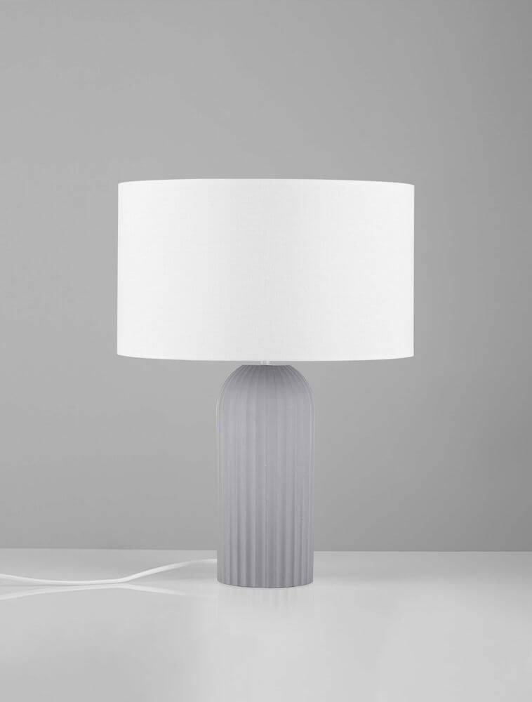 Ammos Tischleuchte E27 Ø 35cm - weiße Tischlampe mit zylindrischem geripptem Sockel und rundem Lampenschirm