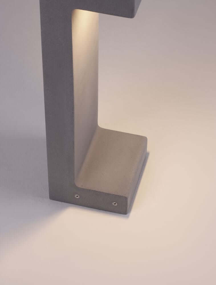 Aran LED Außenwegeleuchte 3000K Grau IP65, moderne Beton Wegleuchte mit warmem Licht.