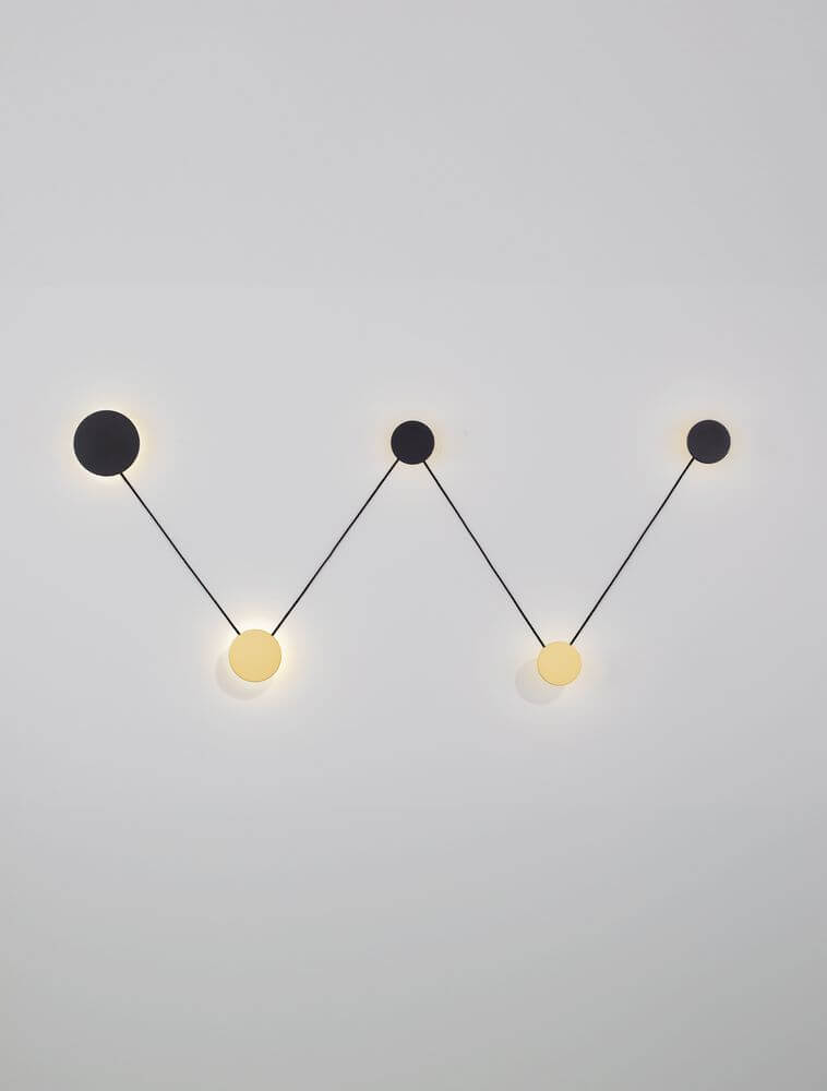Ark Wandleuchte 3000K mit modernem Design und effekter Beleuchtung für elegante Raumgestaltung.