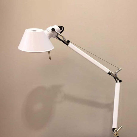 Artemide Tolomeo Micro Tischlampe weiß mit Klemme, verstellbarer Arm und Schirm, Seitenansicht