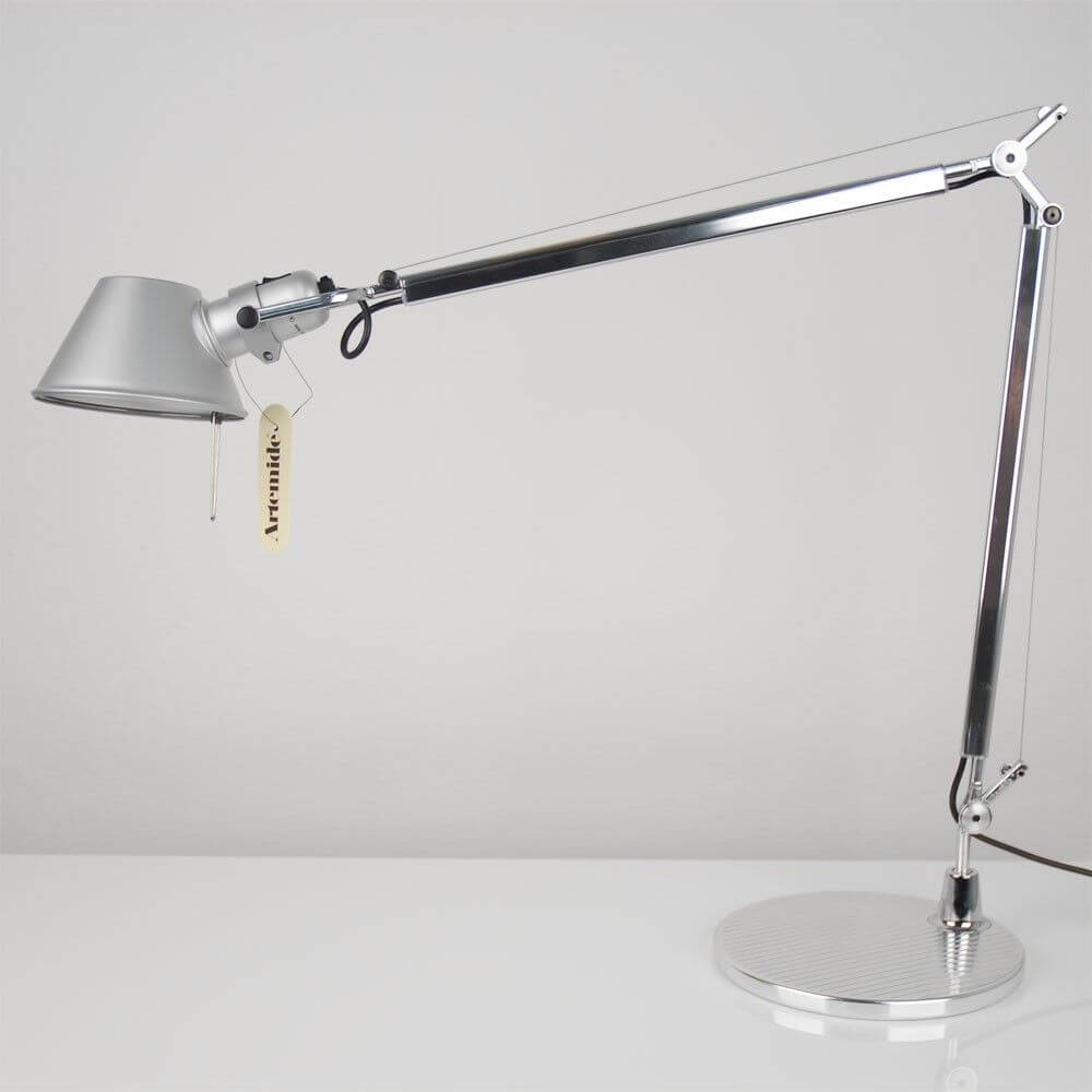 Artemide Tolomeo Tavolo Tischleuchte mit funktionalem Design und Aluminiumstruktur, ideal für Schreibtisch und Büro.