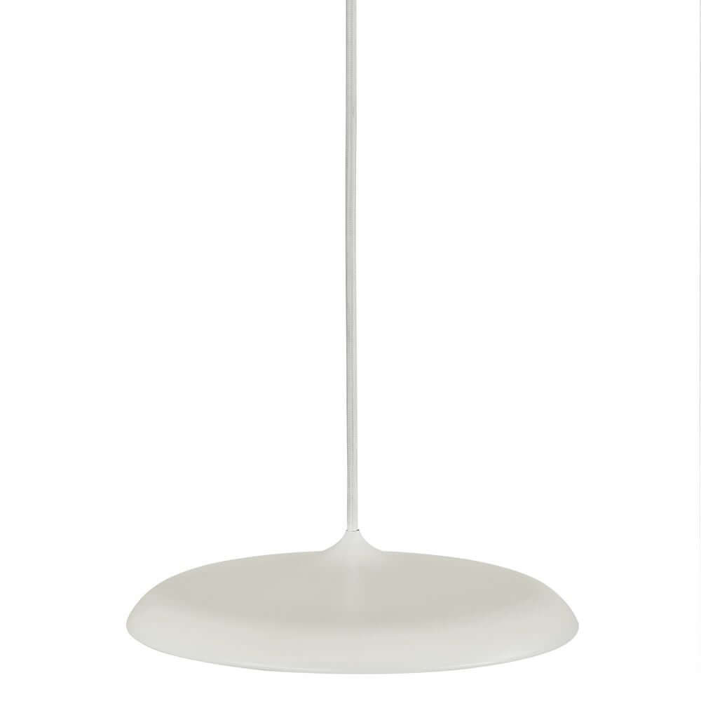 Artist 25 LED Pendelleuchte in zeitlosem Design, geformt wie ein Schlagzeugbecken, von Bønnelycke MDD.