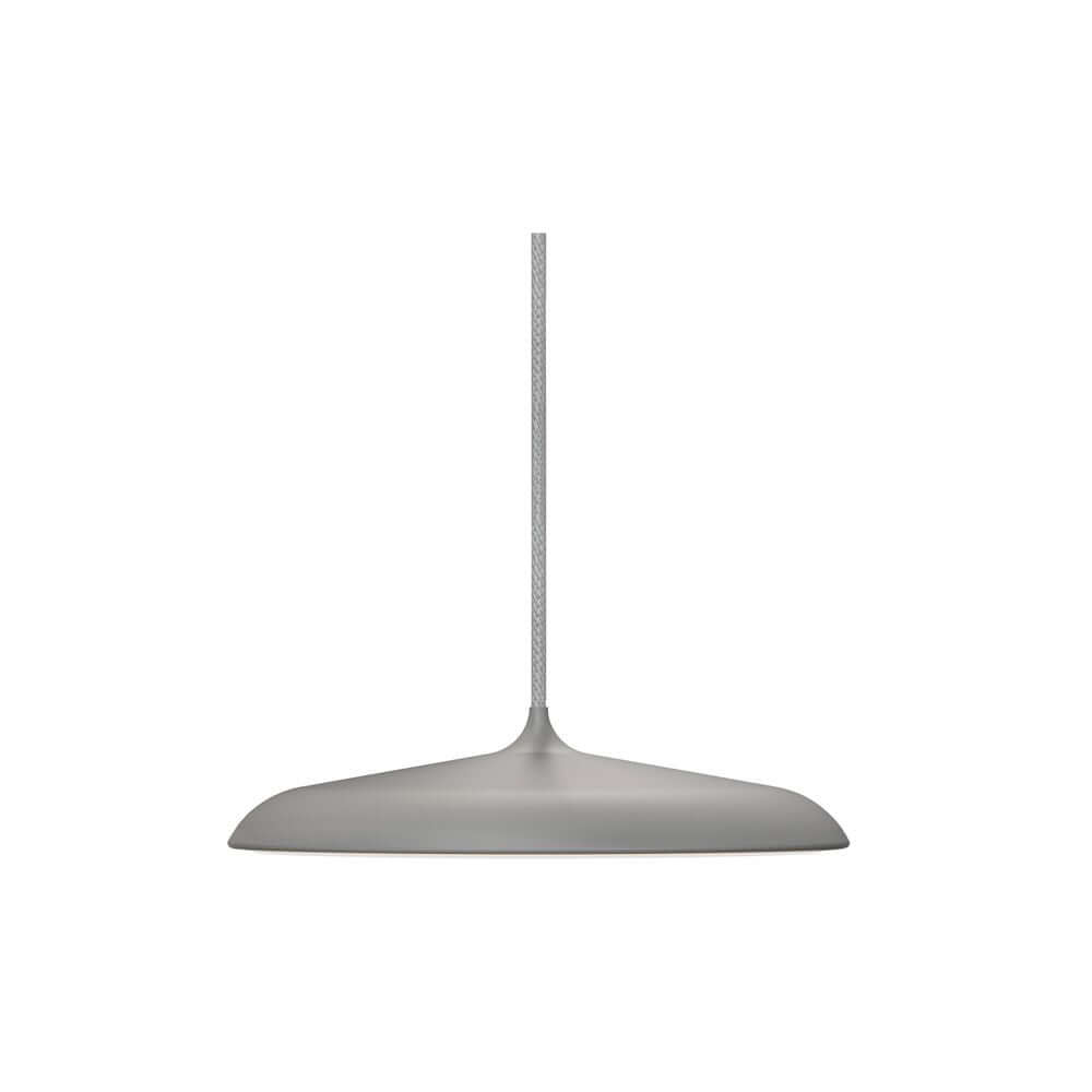 Artist 25 LED Pendelleuchte in schlichten, zeitlosen Design mit grauer Oberfläche.