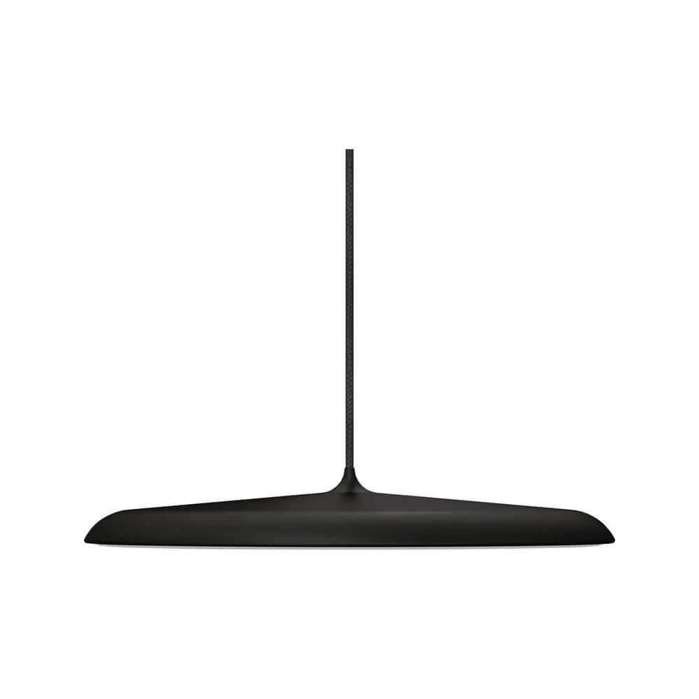 Artist 40 LED Pendelleuchte in schlichter, zeitloser Form in matte Schwarz, inspiriert von der Musikwelt.