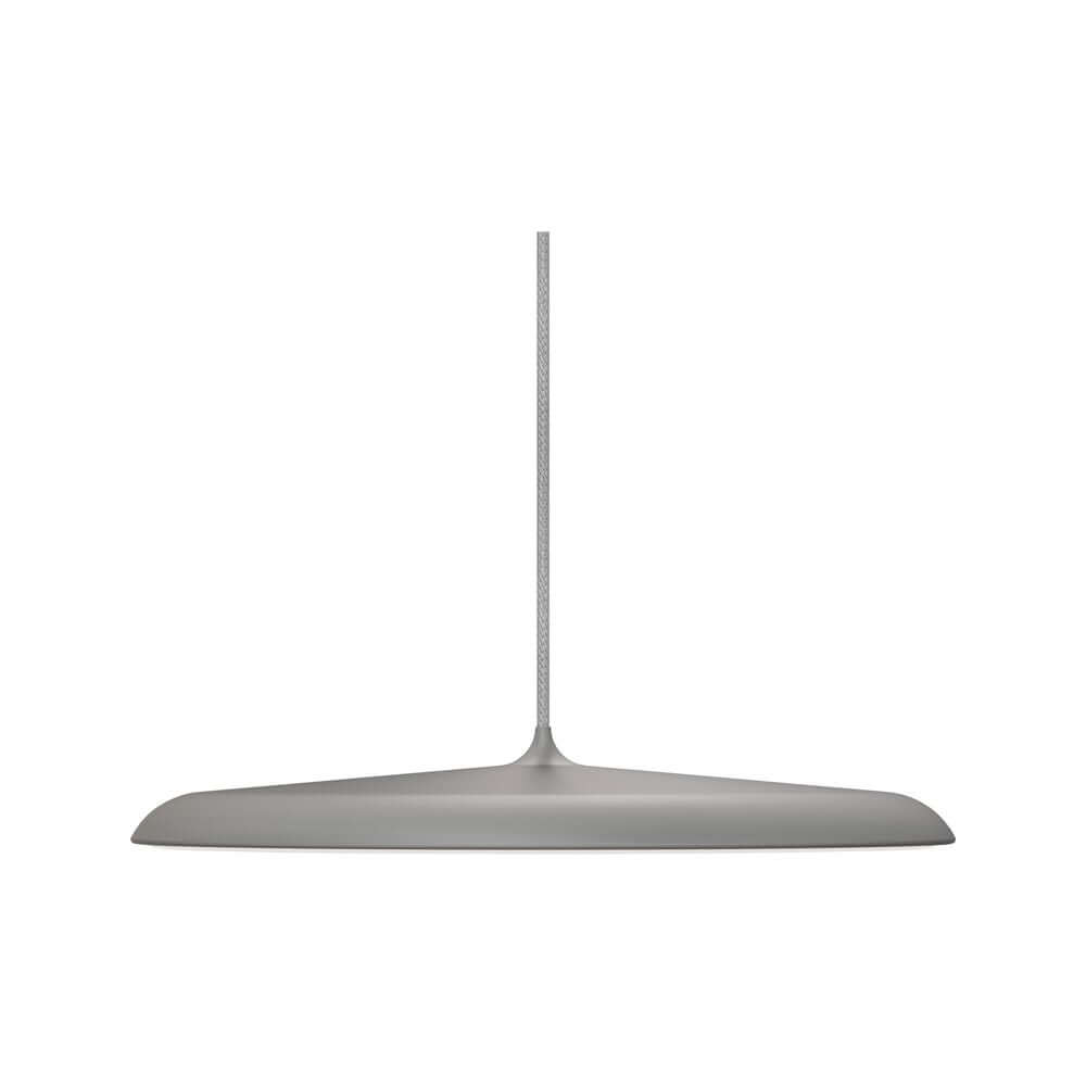 Artist 40 LED Pendelleuchte in schlichtem Design, inspiriert von einem Schlagzeugbecken.