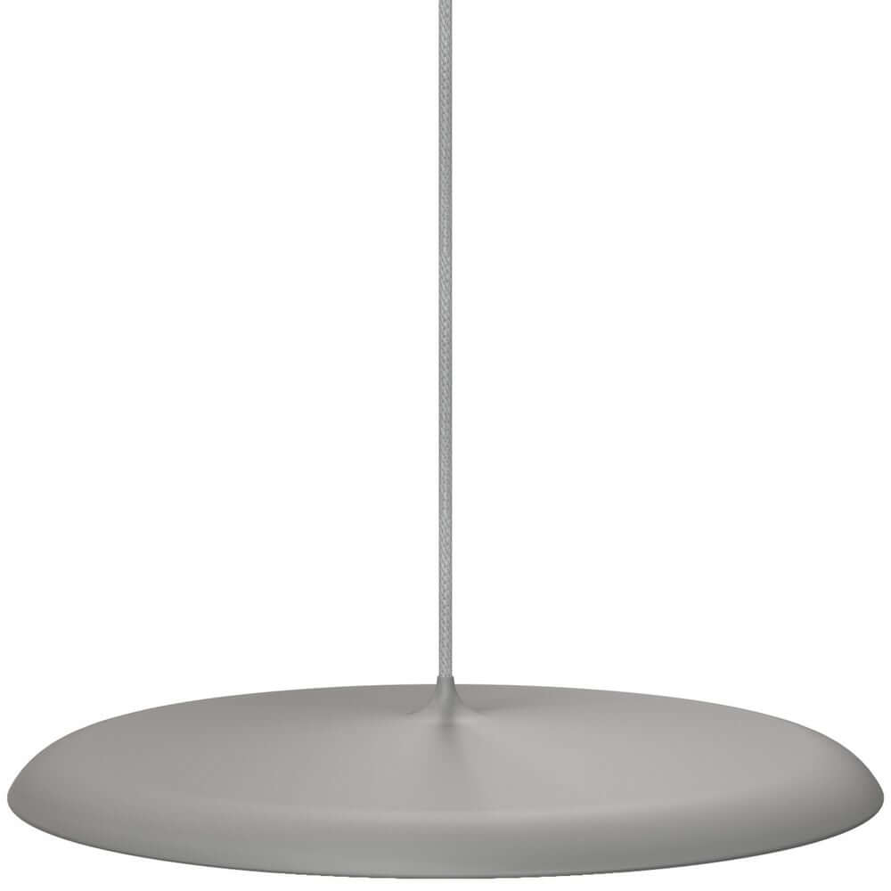 Artist 40 LED Pendelleuchte in modernem Design, geformt wie das Becken eines Schlagzeugs.