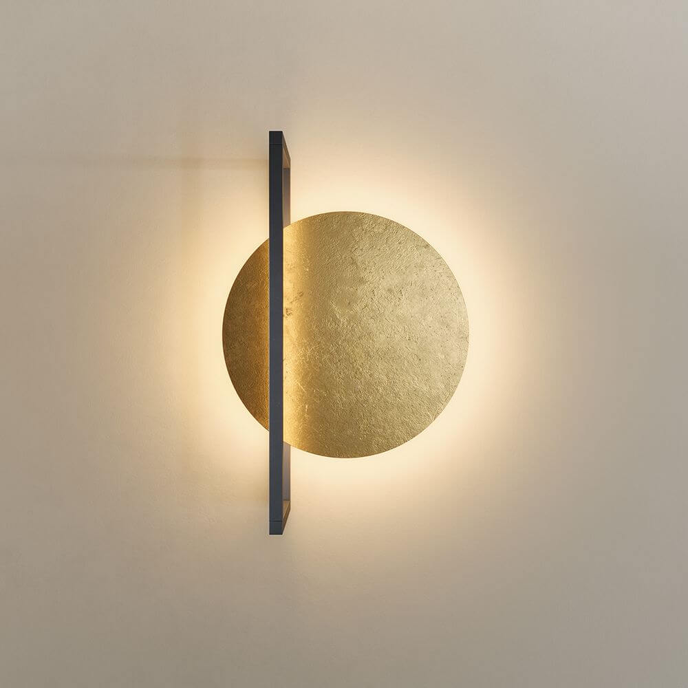 s.luce Artus LED Wandleuchte & Deckenlampe mit einzigartigem, modernem Design und warmem Licht.