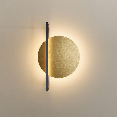 s.luce Artus LED-vegglampe & taklampe med gyllen, rund form og moderne design for stilfull belysning.
