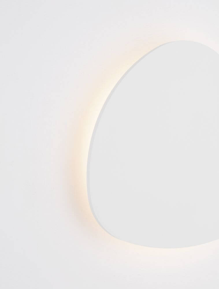 Atena LED Wandleuchte 3000K Weiß mit sanfter, integrierter Beleuchtung in einem modernen Design.