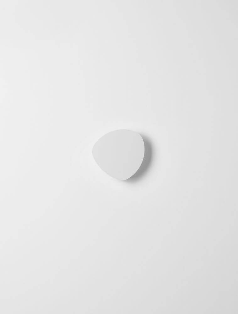 Atena LED Wandleuchte 3000K Weiß auf weißem Hintergrund, modernes und minimalistisches Design.