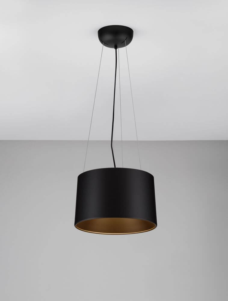 Atil LED Pendelleuchte 3000K in modernem, skandinavischem Design mit schwarzem Finish und goldener Innenseite.