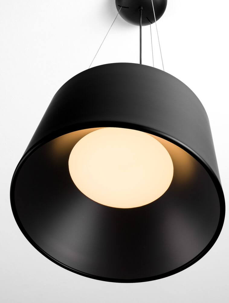 Atil LED Pendelleuchte 3000K in modernem, skandinavischem Design mit warmem Licht.