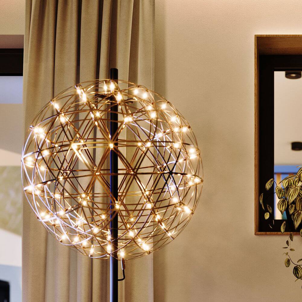 s.luce Atom Stehleuchte aus Metall mit Touchdimmer und modernem Design für stilvolle Wohnräume.