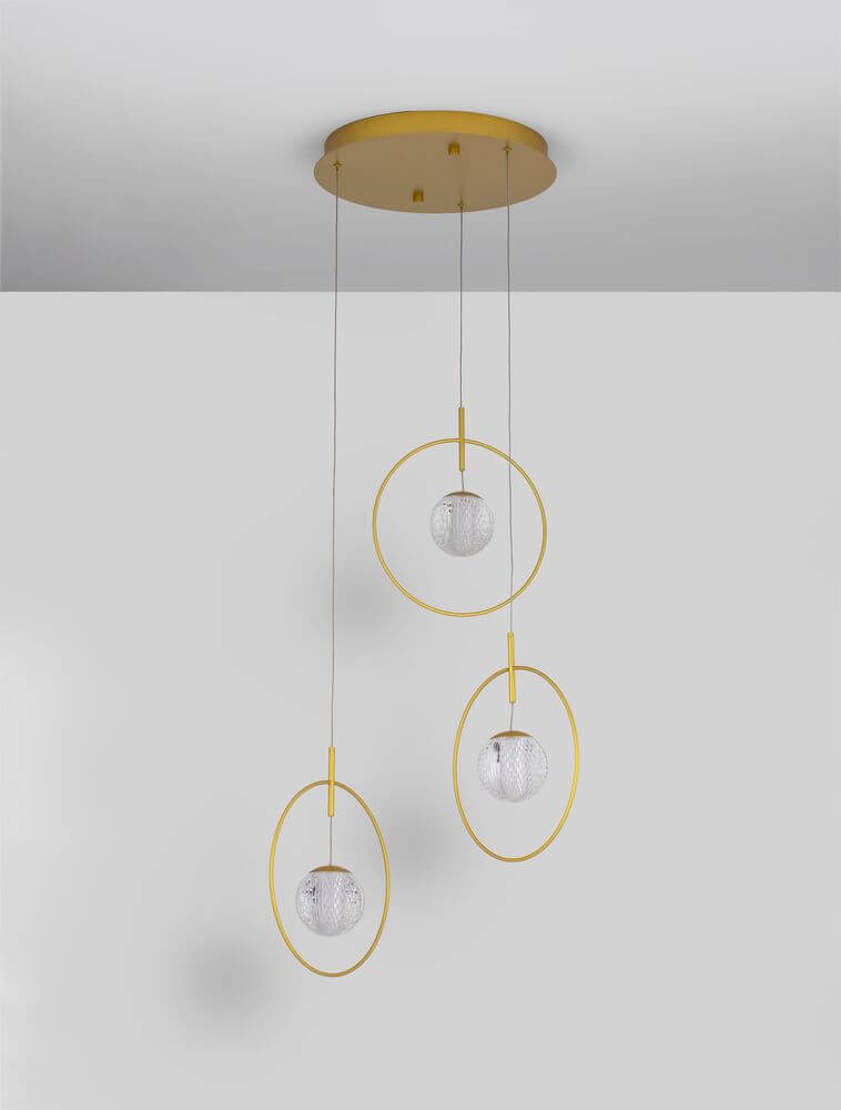 Atos LED Pendelleuchte Ø 40cm 3-flammig Gold 3000K, elegante Pendelleuchte mit goldfarbenen Ringen und Kristallkugeln.