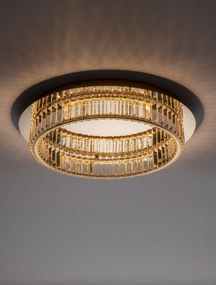 Aurelia LED Deckenleuchte in Gold mit elegantem Design und Glasstäben, blendfrei und modern.