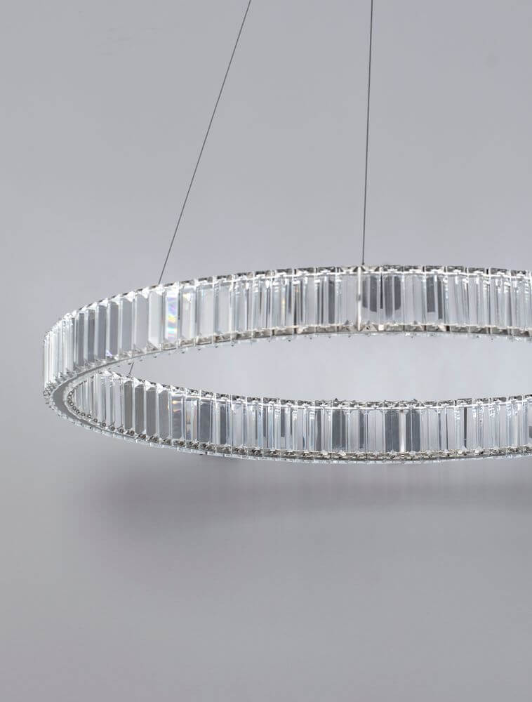Aurelia LED Pendelleuchte Ø 80cm 3500K mit hohem K5-Kristall-Finish und elegantem Chromring.